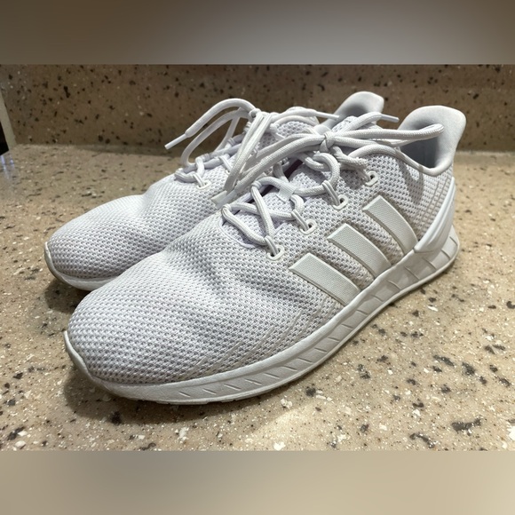 Adidas Questar Flow - Picture 1 of 11